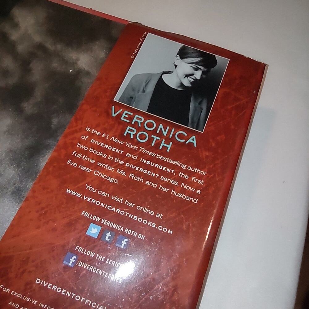 Allegiant by Veronica Roth hardback book - Picture 11 of 11